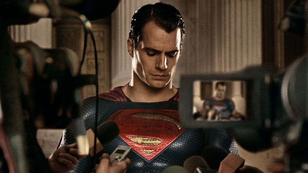 Report: Henry Cavill Signs On For Justice League 2 - Geekosity